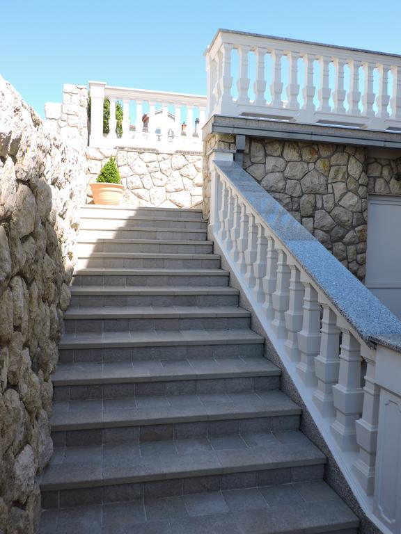 Apartments Villa Residenca Novi Vinodolski Eksteriør bilde