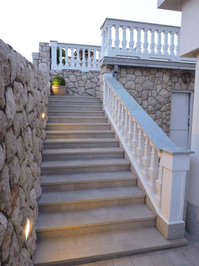 Apartments Villa Residenca Novi Vinodolski Eksteriør bilde