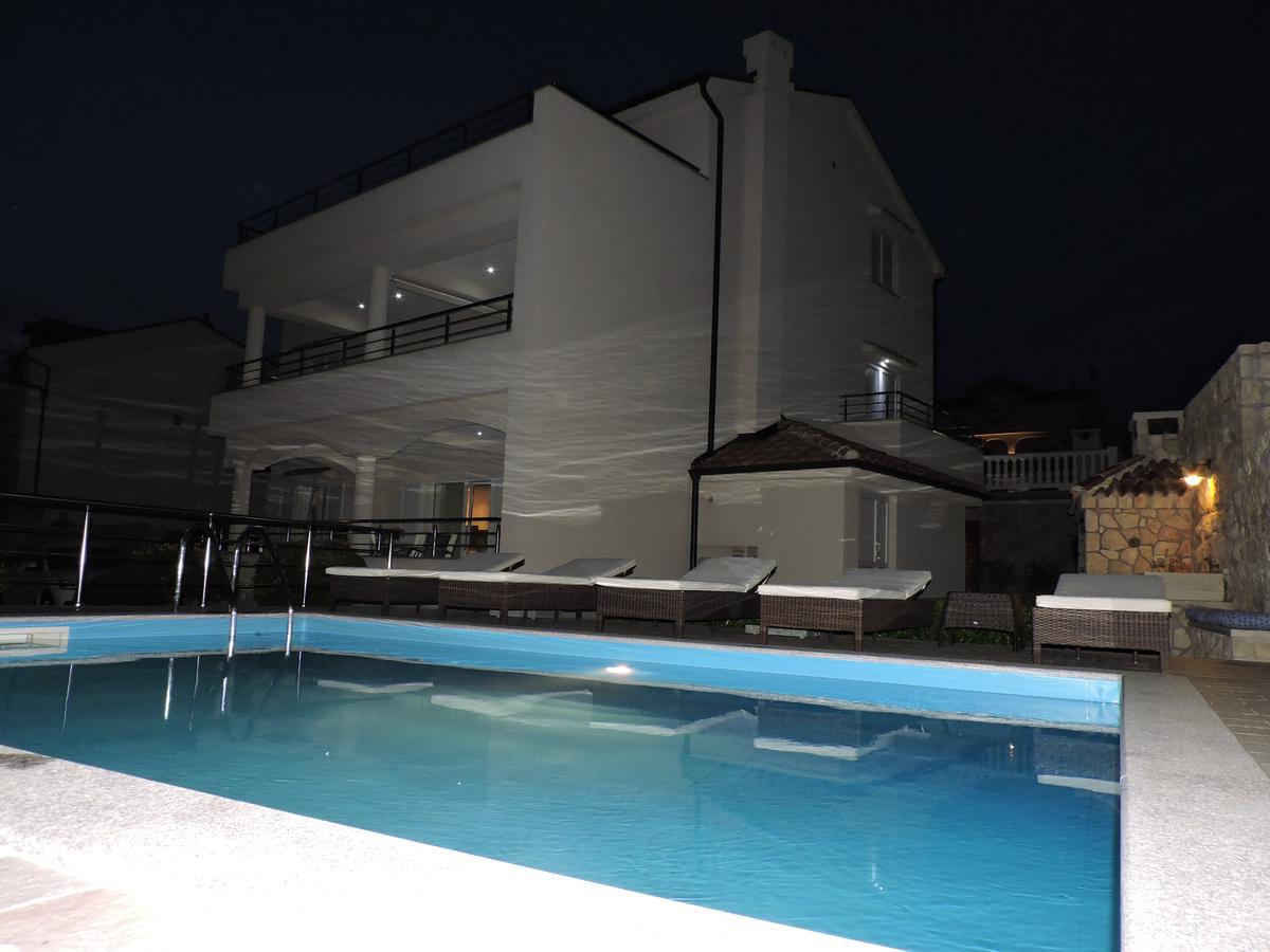 Apartments Villa Residenca Novi Vinodolski Eksteriør bilde